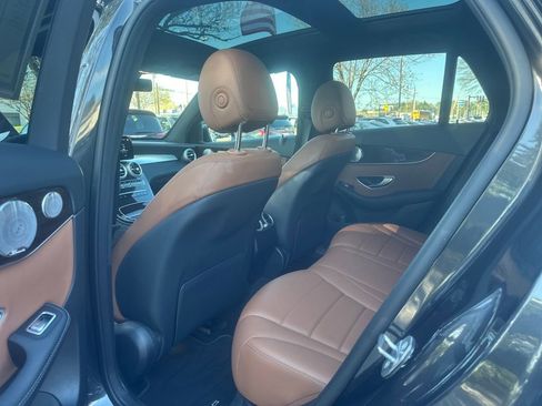 Used 2021 Mercedes-Benz GLC 300 4MATIC w/ AMG Line image 18