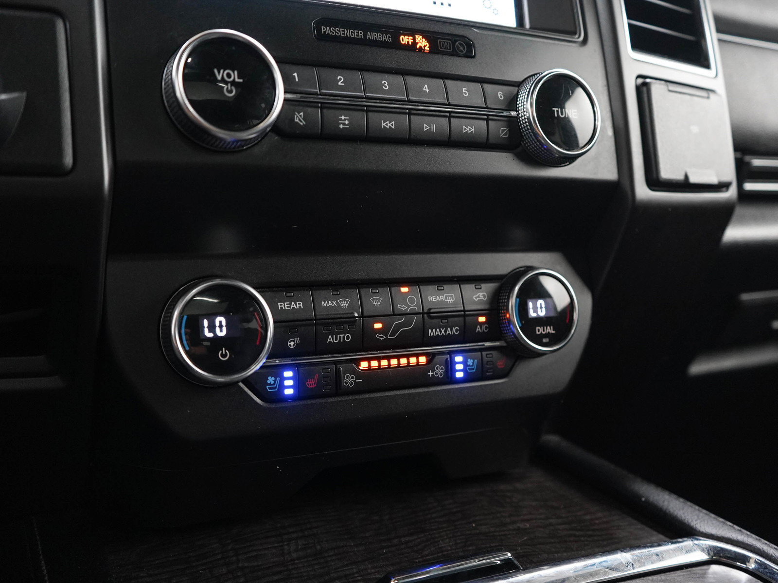 Used 2019 Ford Expedition Limited AWD/4WD image 24