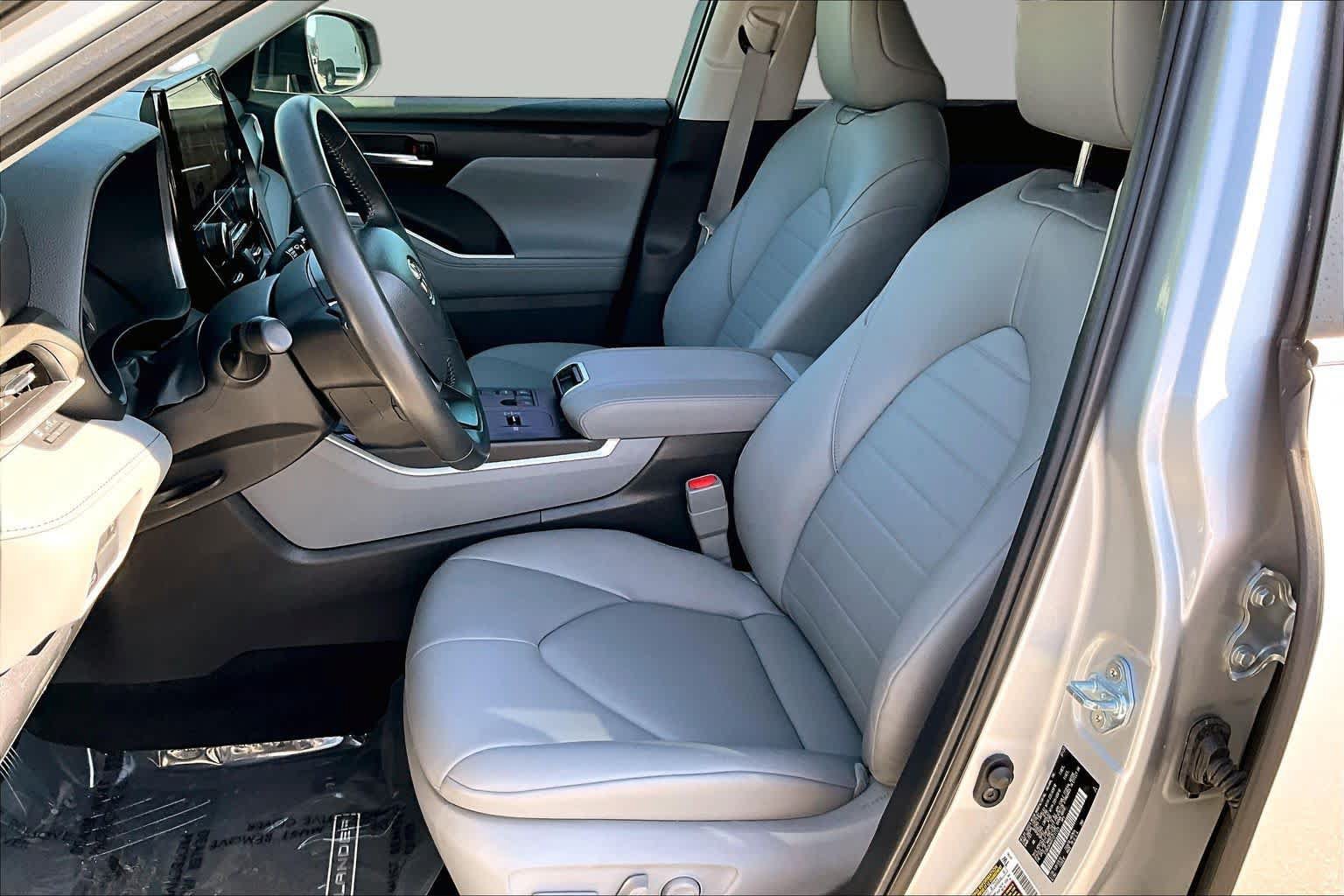 Used 2023 Toyota Highlander XLE FWD image 8