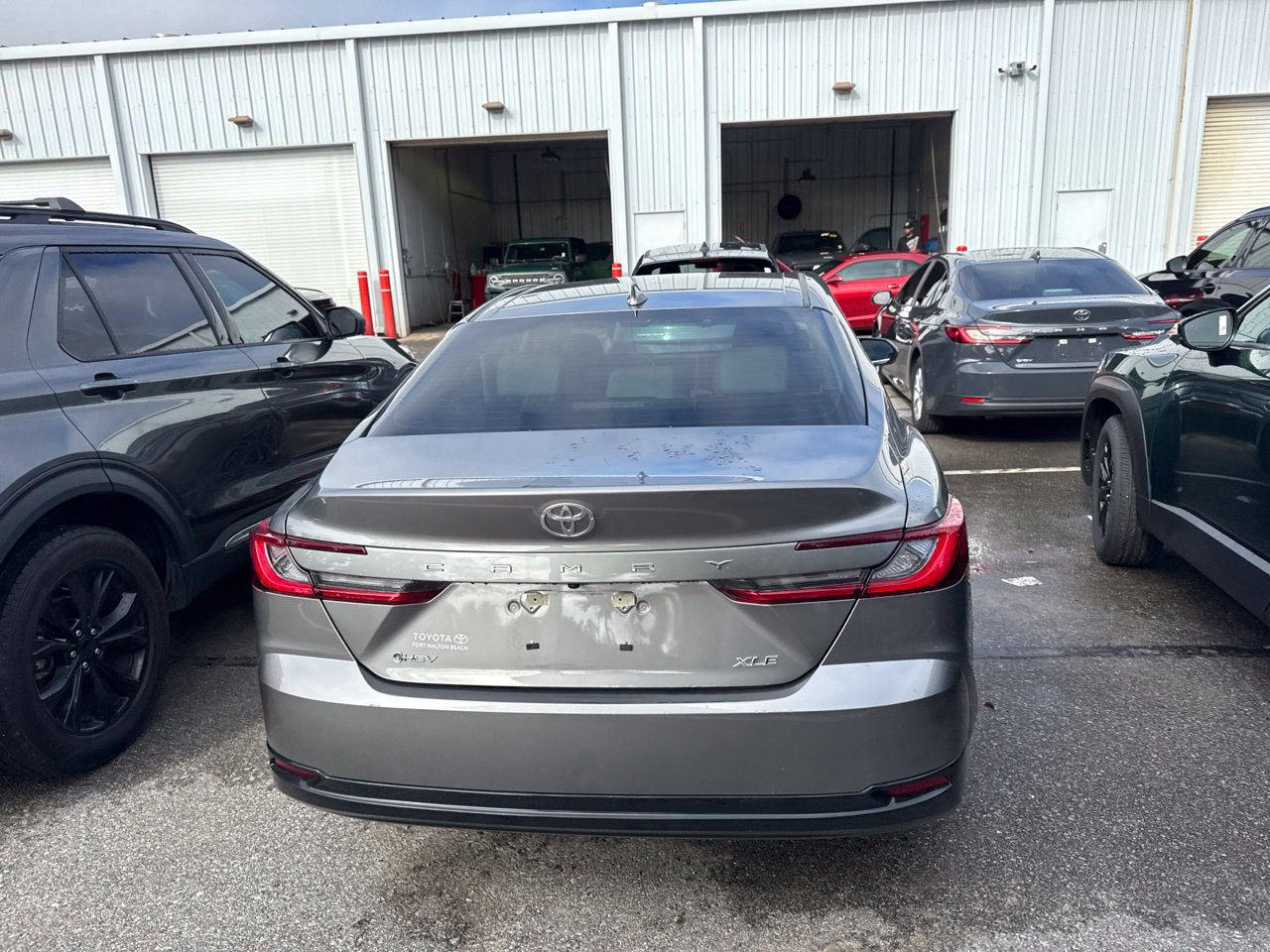 Used 2025 Toyota Camry XLE FWD image 6