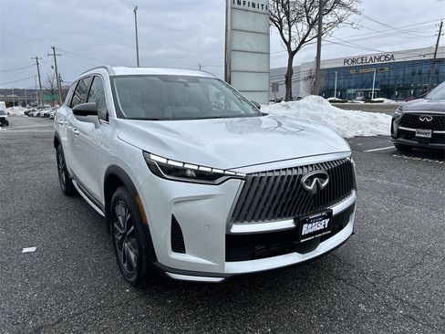 New 2026 INFINITI QX60 Luxe image 2