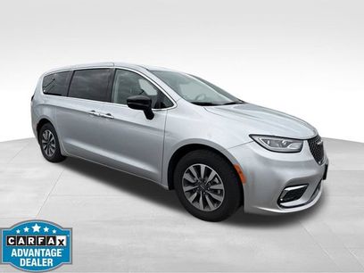 Used 2024 Chrysler Pacifica Limited