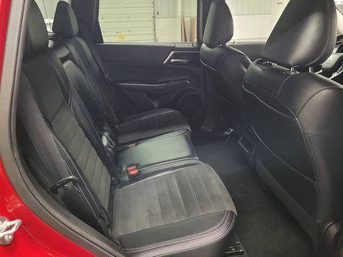 Used 2024 Mitsubishi Outlander SE Black Edition image 29