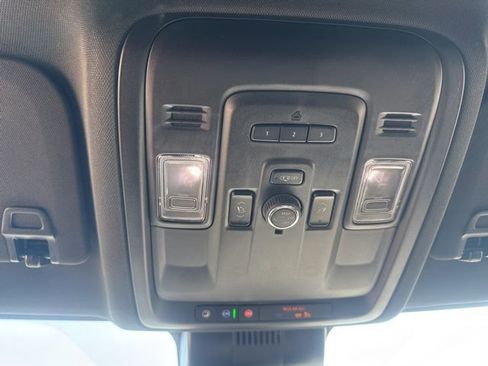 Used 2024 GMC Yukon SLT w/ SLT Luxury Package AWD/4WD image 24