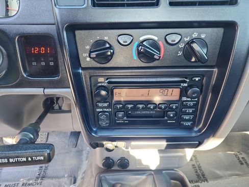 Used 2004 Toyota Tacoma 4x4 Xtracab V6 image 29