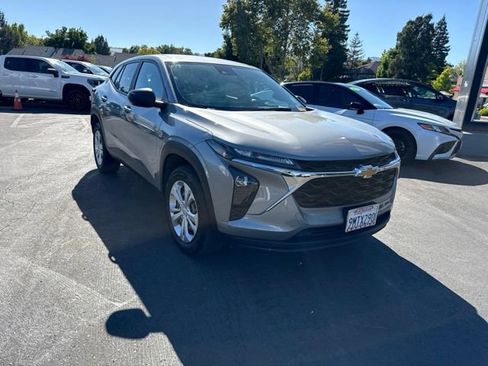Used 2024 Chevrolet Trax LS w/ Driver Confidence Package FWD image 3