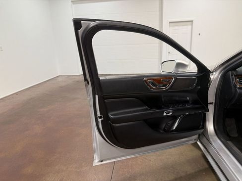 Used 2019 Lincoln Continental Premiere image 56