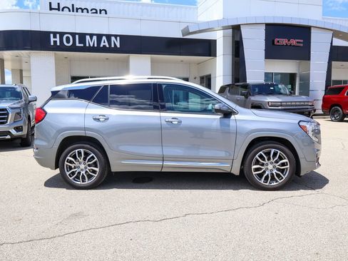 Used 2023 GMC Terrain Denali w/ Denali Premium Package AWD/4WD image 2
