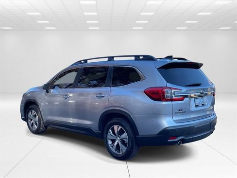 Used 2023 Subaru Ascent Premium w/ Convenience Package image 4