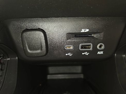 Used 2022 Chevrolet TrailBlazer RS w/ Technology Package FWD image 19