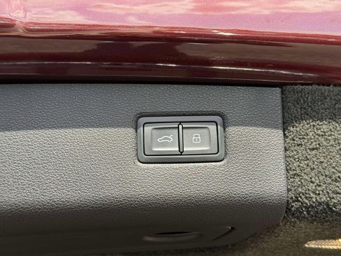 Used 2022 Bentley Bentayga image 28