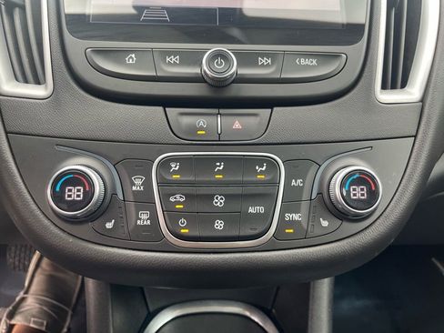 Used 2022 Chevrolet Malibu LT w/ Leather Package image 17