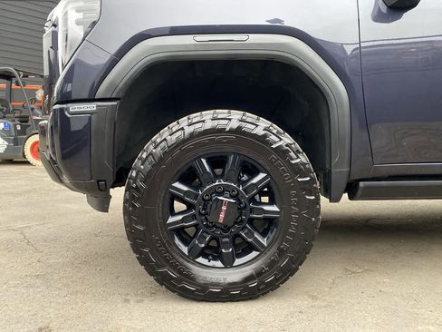 Used 2024 GMC Sierra 2500 AT4 w/ AT4 Premium Plus Package AWD/4WD image 10