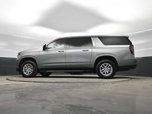 Used 2024 Chevrolet Suburban LT image 32