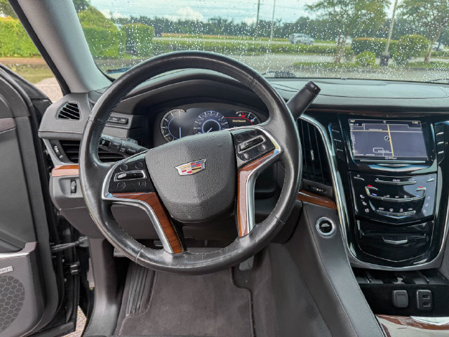 Used 2018 Cadillac Escalade Luxury RWD image 16