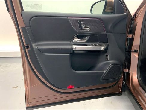 Certified 2023 Mercedes-Benz GLB 250 image 19