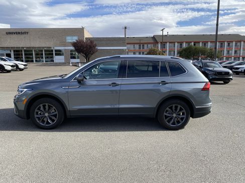 Certified 2023 Volkswagen Tiguan SE FWD image 40