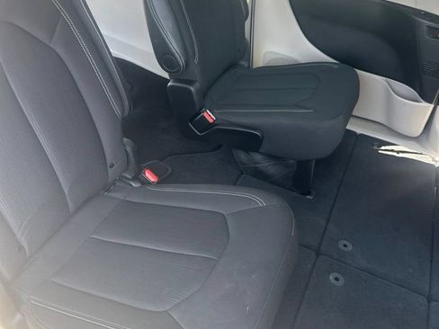 Used 2024 Chrysler Voyager LX FWD image 6