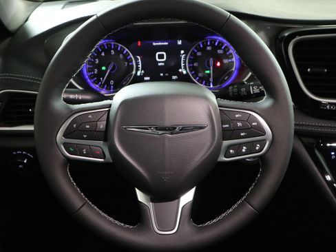 New 2026 Chrysler Pacifica Select image 17