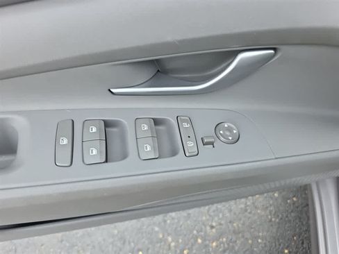 Used 2023 Hyundai Elantra SEL FWD image 19