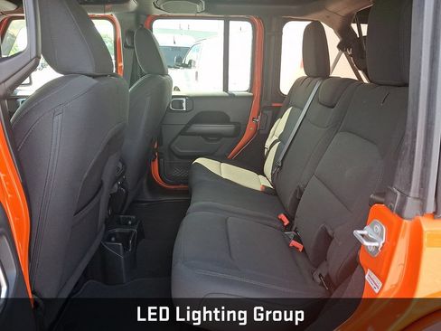 Used 2018 Jeep Wrangler Unlimited Sahara AWD/4WD image 13