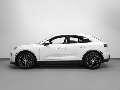 Certified 2025 Porsche Macan 4 Electric AWD/4WD image 2