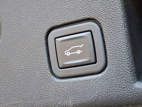 Used 2020 Chevrolet Equinox LT w/ Midnight Edition image 30