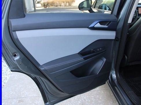 Used 2024 Volkswagen Taos SE image 25