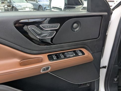 Used 2022 Lincoln Aviator Reserve image 11