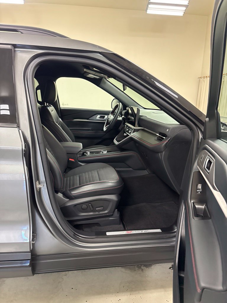Used 2025 Ford Explorer ST-Line AWD/4WD image 26