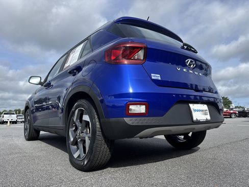 Used 2024 Hyundai Venue SEL FWD image 8