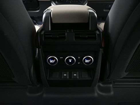 Used 2024 Land Rover Defender 110 X-Dynamic SE image 17