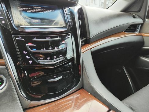 Used 2016 Cadillac Escalade ESV 2WD image 27