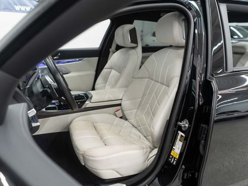 Used 2023 BMW 760i xDrive w/ Executive Package AWD/4WD image 7