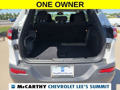 Used 2017 Jeep Cherokee Latitude w/ Cold Weather Group AWD/4WD image 47