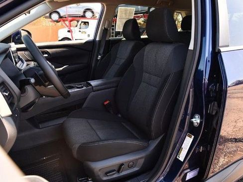 Certified 2025 Nissan Rogue SV image 19