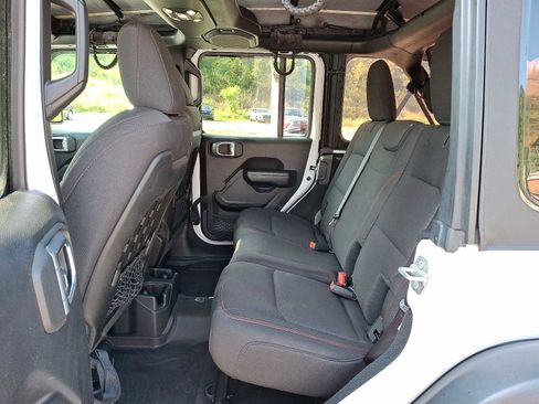 Used 2022 Jeep Wrangler Unlimited Rubicon w/ Cold Weather Group image 11