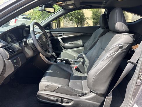 Used 2017 Honda Accord Touring image 16