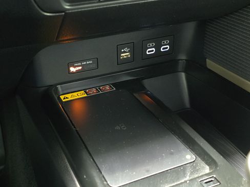 Used 2025 Toyota Camry SE w/ Convenience Package FWD image 30