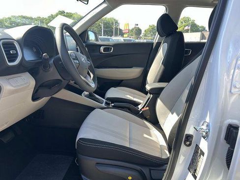 New 2026 Hyundai Venue SEL FWD image 6