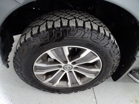 Used 2017 Nissan Titan SL w/ SL Towing Convenience Package image 24