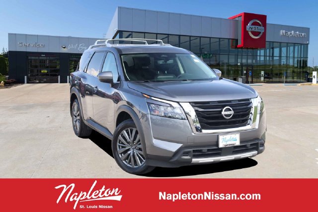 Used 2025 Nissan Pathfinder SL w/ SL Premium Package AWD/4WD image 1