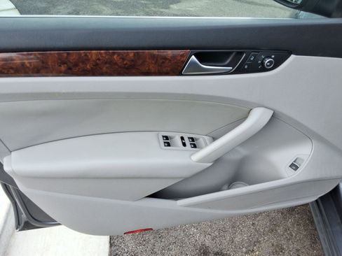 Used 2013 Volkswagen Passat TDI SEL Premium image 21