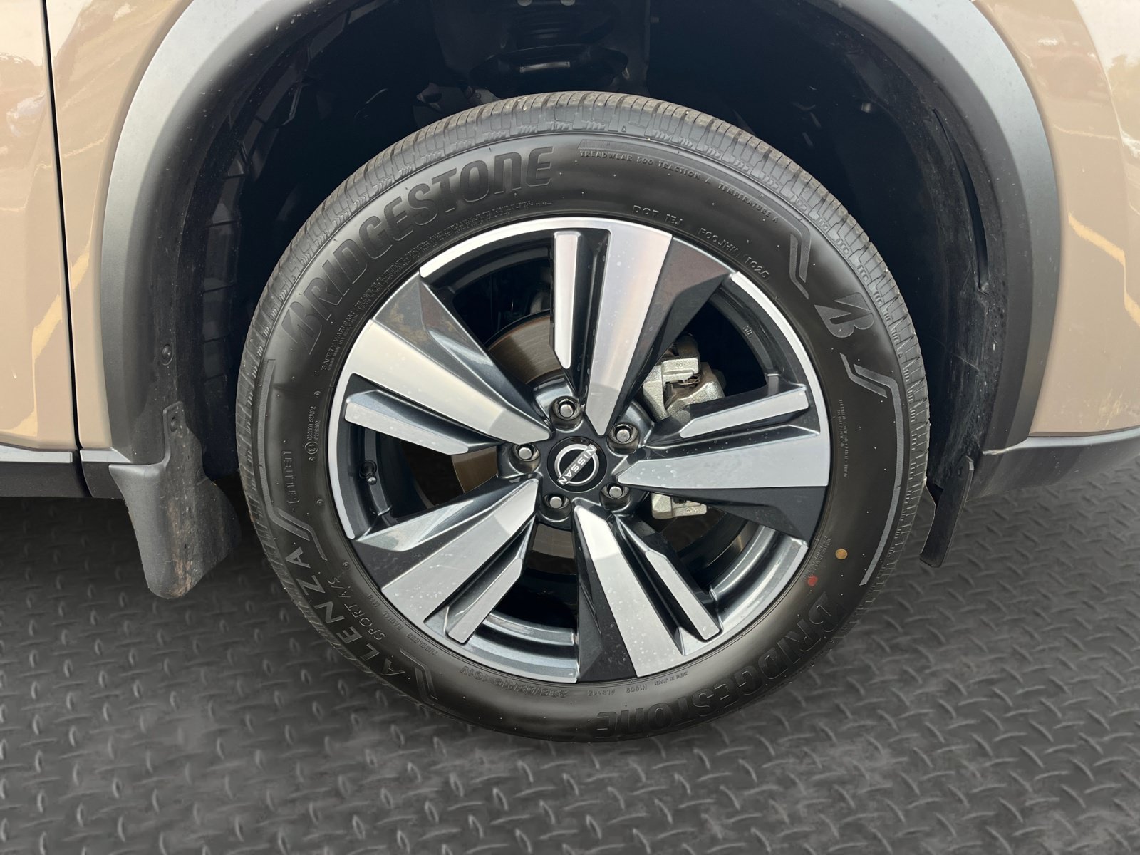 Used 2025 Nissan Rogue SL AWD/4WD image 17