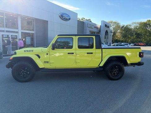Used 2023 Jeep Gladiator Sport AWD/4WD image 3