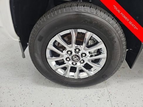 Used 2025 Toyota Tacoma Limited AWD/4WD image 10