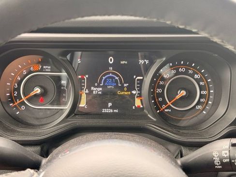 Used 2025 Jeep Wrangler Unlimited Sahara AWD/4WD image 26