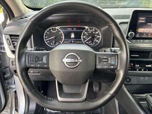 Used 2025 Nissan Rogue SV FWD image 29