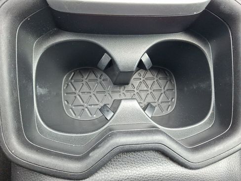 Used 2021 Toyota RAV4 XLE AWD/4WD image 25