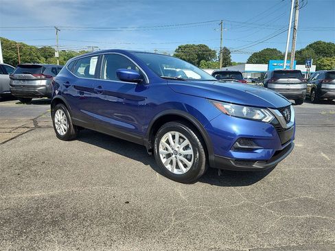 Used 2022 Nissan Rogue Sport S image 1